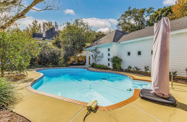 Cozy Carriage House with Pool, Bikes, and Charming Neighborhood
