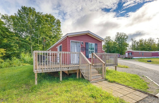Cozy Cassopolis Cabin, Near Parks & Golfing!