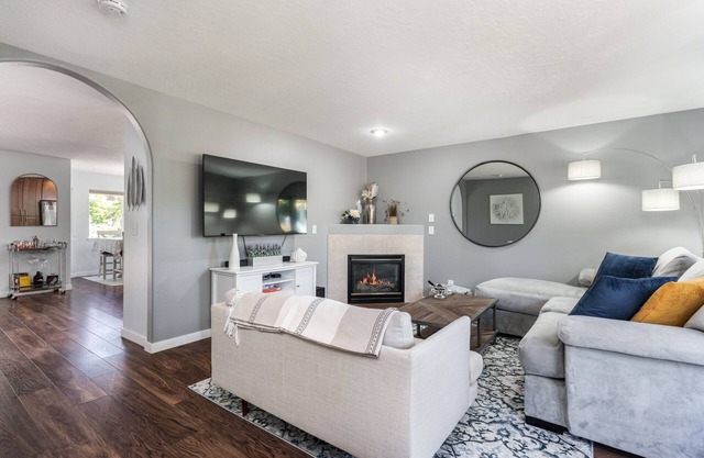 Cozy Cathedral Park Home - 2bed/2.5 Ba. + Office
