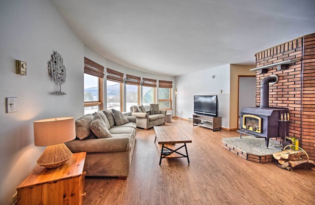 Cozy Catskills Getaway w/Yard & Mtn Views!