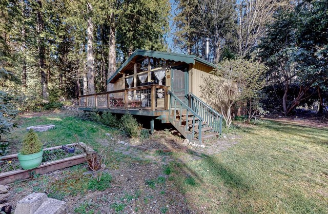 Cozy Cedar Cabin