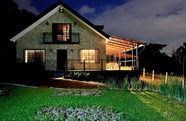 Cozy chalet where you will find peace and nature close to Poas Volcano