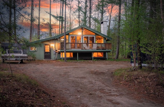 Cozy chalet with WiFi in charming No. Conway