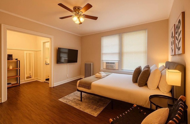 Cozy Charm Studio Apt in Chicago