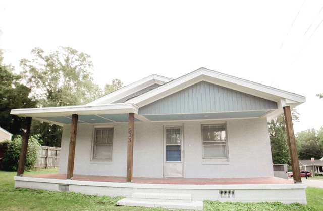 Cozy& Charming 3-bedroom house in High Point close to shopping and restaurants