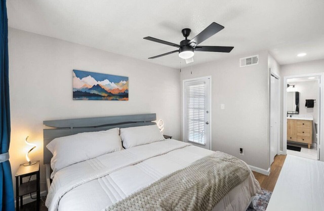 Cozy Condo Near AT&T Stadium & Entertainment Zone