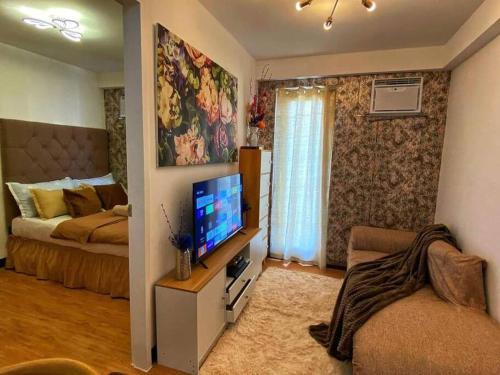 Cozy Condo with Swimming Pool, WIFI & Netflix good for 4PAX