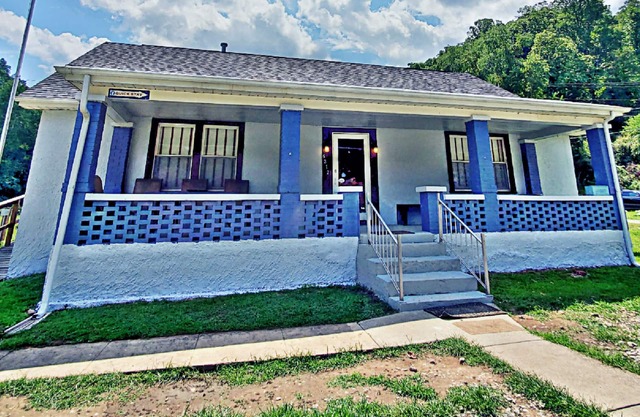 Cozy & Convenient - 20 Minutes to Charleston WV