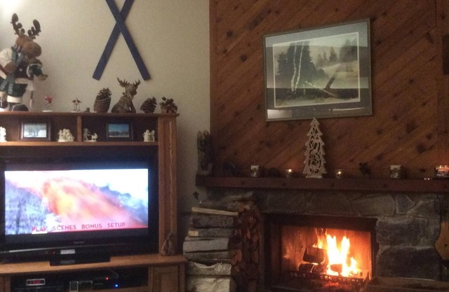 Cozy & Convenient Ski In/Ski Out Condo on Bromley Mountain