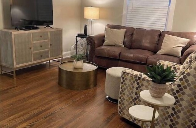 Cozy Cottage Downtown Cleveland