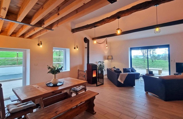 Cozy Cottage for 8 Guests, Pets Allowed