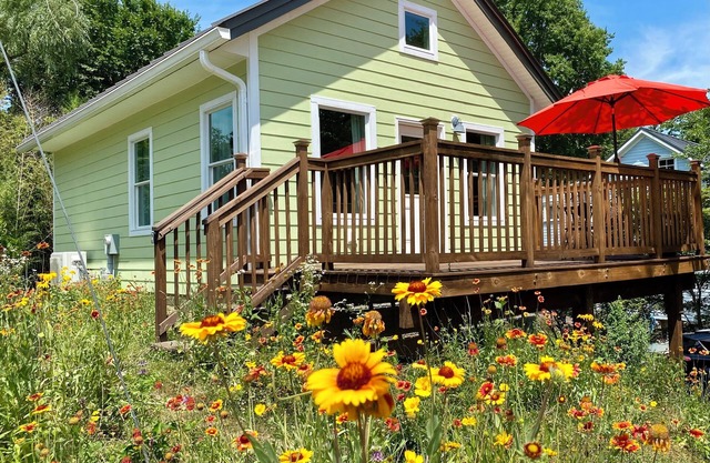 Cozy Cottage. Great hikes nearby, & walking distance to historic Harpers Ferry.