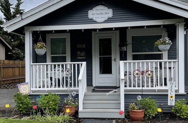 Cozy Cottage in Downtown Vancouver WA, Charming Bungalow right off Main st,