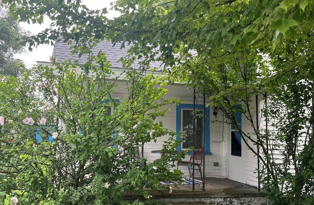 Cozy cottage in downtown Mears, MI that sleeps 6 people and has a large lot!