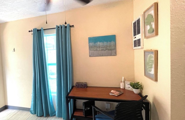 Cozy cottage in Hattiesburg with AC, WiFi