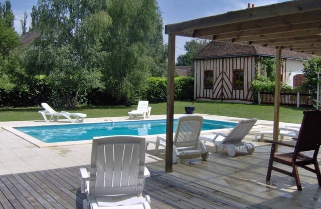 Cozy Cottage in Loire Valley with Pool, Near Amboise and Chateaux