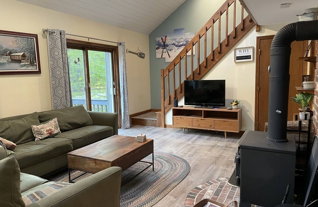 Cozy cottage lakes and mountains minutes away