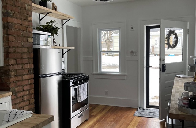 Cozy Cottage located near Czech Village and Newbo areas in Cedar Rapids, IA