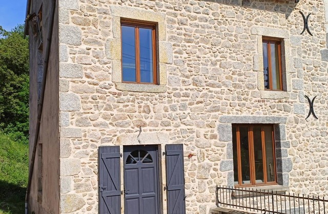 Cozy Cottage Near Mountain Activities with WiFi, BBQ, and Family Amenities