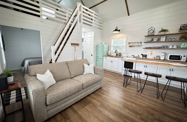 Cozy Cottage on 250 Acre Farm near Ark: No Cleaning Fee!