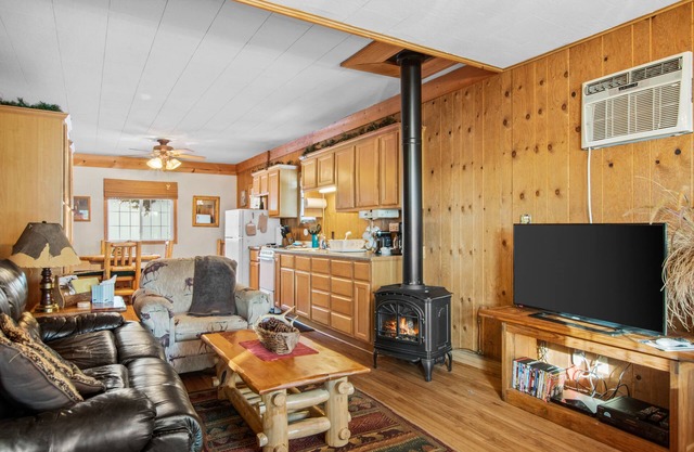 Cozy Cottage on Grand Portage Lake, Right on ATV and Snowmobile Trail!