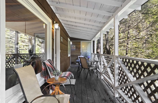 Cozy, Country Cottage Near the Rogue River