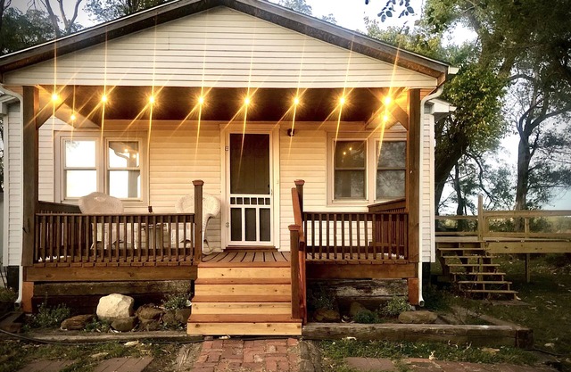 Cozy Country Cottage is family friendly, small taste of country close to town.