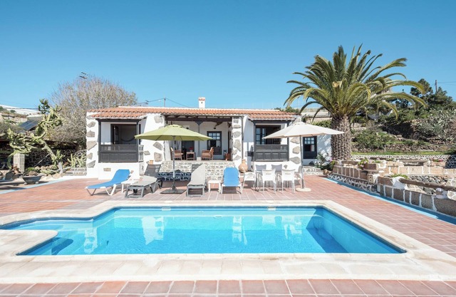 Cozy Country Home “La Cuadra de Arona” with Sea View, Pool, Wi-Fi & Garden; Parking Available