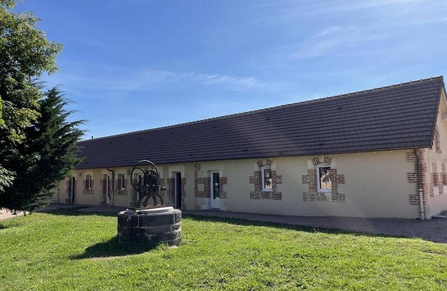 Cozy Countryside Getaway: 2-BR, Terrace, Close to Le Pal, Fully Equipped
