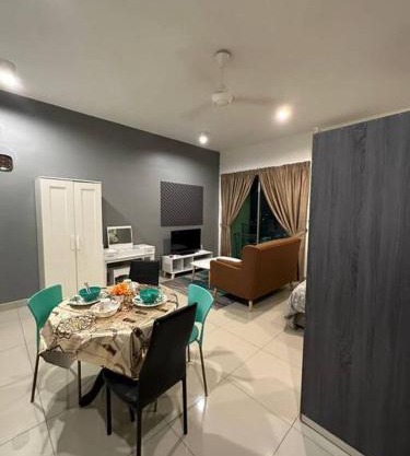 cozy cybersqaure with wifi free parkin & netflix109