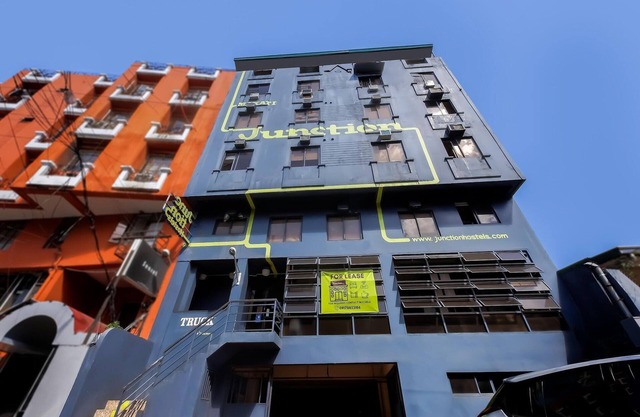 Cozy DBL Hideaway at Trendy Junction Hostel,Manila