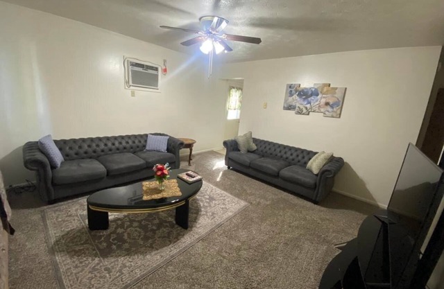 Cozy duplex home, 2 mins from Miami U and downtown.