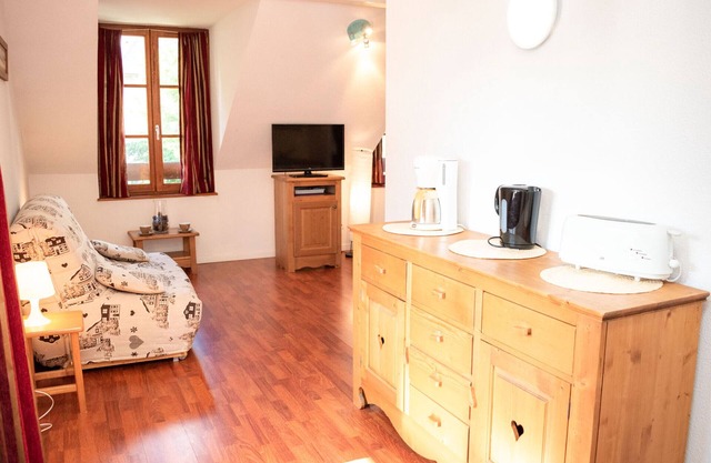 Cozy Duplex with Balcony and Pool Access in Vignec, Sleeps 4