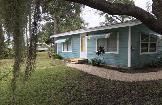 Cozy Englewood Cottage