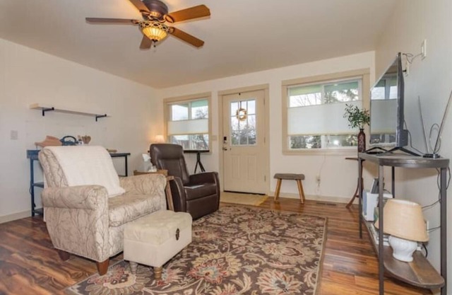 Cozy European Cottage 2 bd + 1 bath