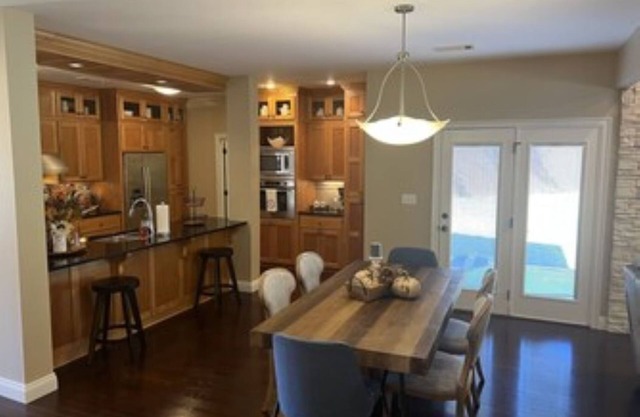 Cozy Executive Condo located in gated community on golf course