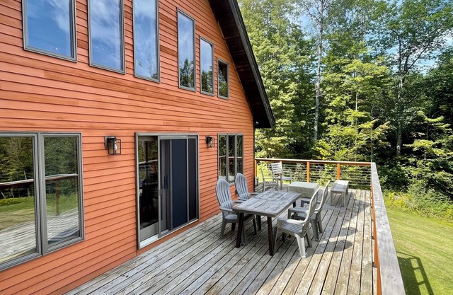 Cozy Family Chalet with Mountain Views – 15 Mins to Okemo & Ludlow