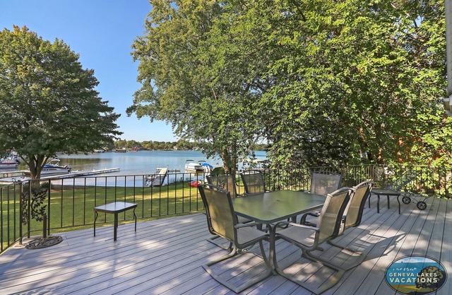 Cozy Family Lake Home |Recreational Lake |Waterfront |Private Pier |Bar |Pool Table