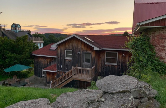 Cozy Farm Private Cabin-30% off Spring Special - 183 beautiful acres