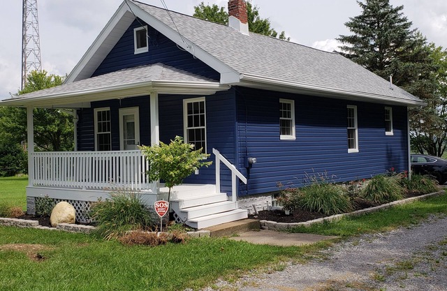 Cozy, Farmview Bungalow, with Central Location!