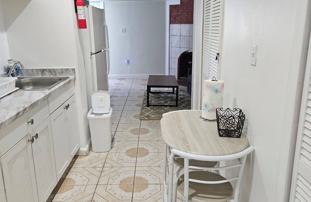 Cozy Finished Basement with 1-bedroom, living Space AC, WiFi in charming Laurel