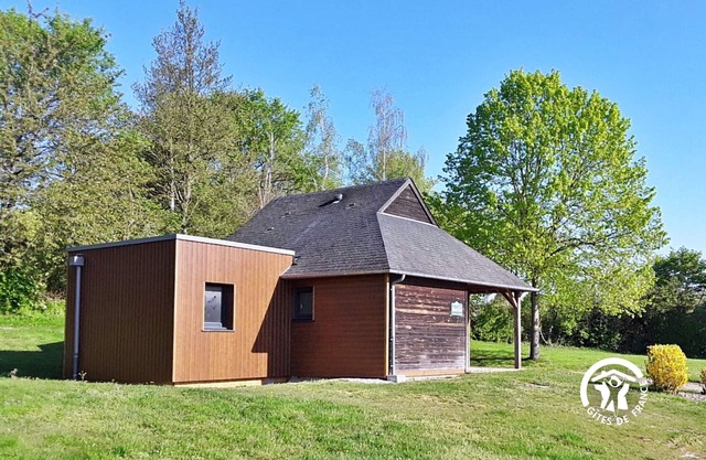 Cozy Fishing Chalet for 5-7 with Private Dock and Family Amenities