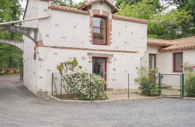 Cozy Forest Retreat near Nantes: Private Garden, Family-Friendly & Fully Equipped