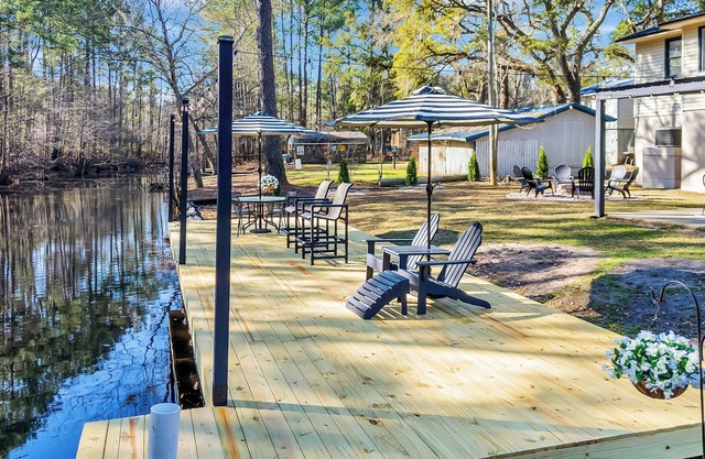 Cozy & fun getaway on the water near Myrtle Beach!