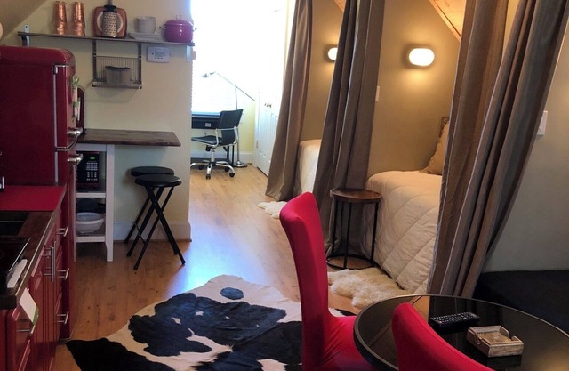 Cozy garage apartment in a lovely safe small town near Charlotte, NC