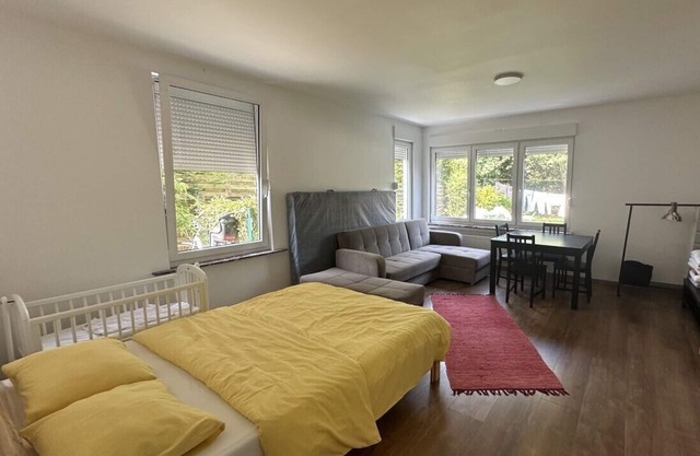 Cozy Garden Retreat - Family Friendly Studio with city access