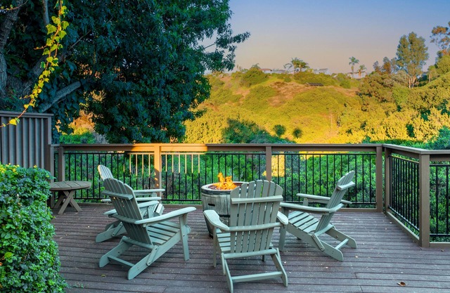 Cozy Getaway. Fire Pit and Endless Views! 5 Beds