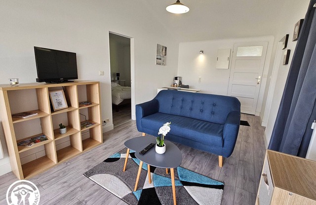 Cozy Gîte for Two with Terrace, Near Beaches and Marais Poitevin