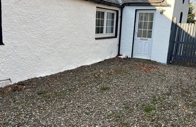Cozy Gogarstone Cottage in Newbridge