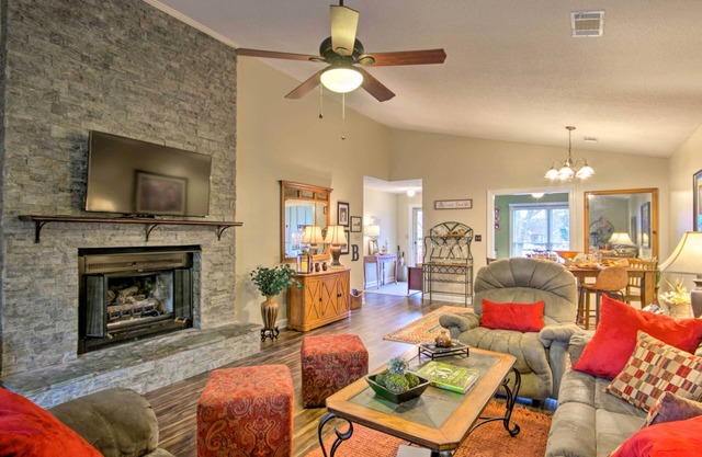 Cozy Greenwood Condo w/Patio - 2 Mi to Downtown!
